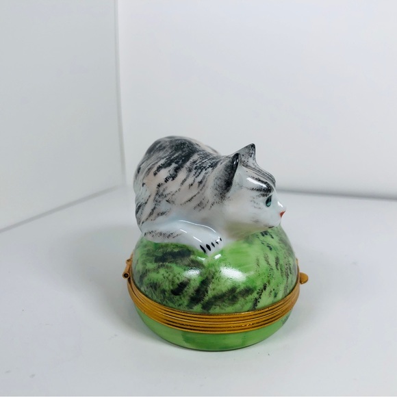 Limoges Trinket box - Chamart Limoges Porcelain Cat Box - Picture 3 of 15